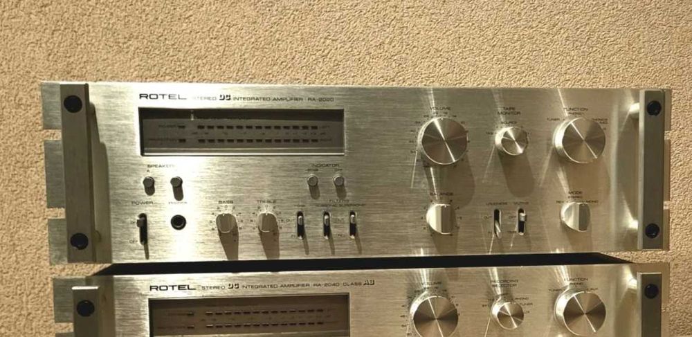 Rotel RA-2020 bijuterie