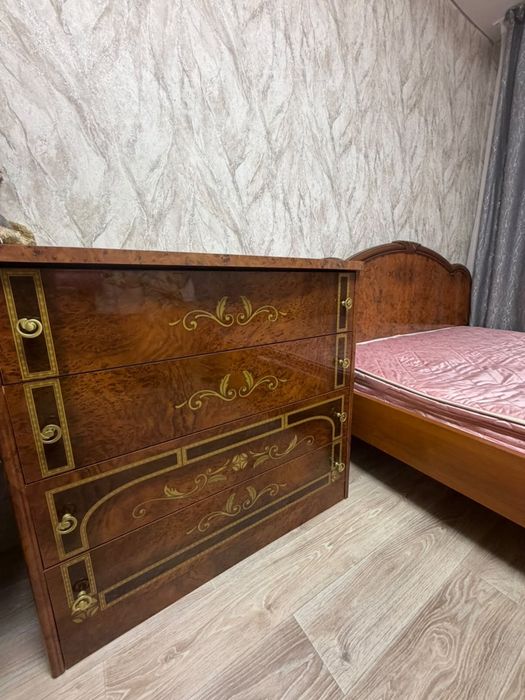 Продам спальный гарнитур