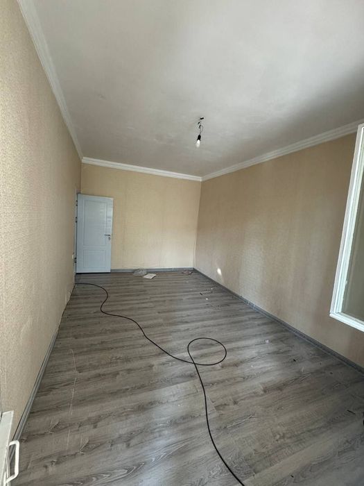 Юнусабад 11 квартал. Продается квартира  2/1/4