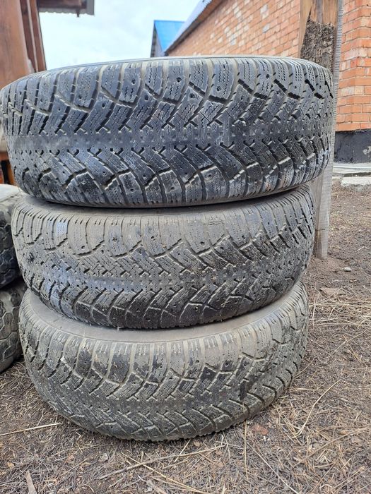 Продам резину стояло на уаз таблетка