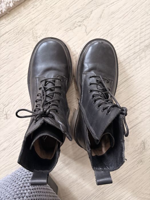 Продам осенние ботинки