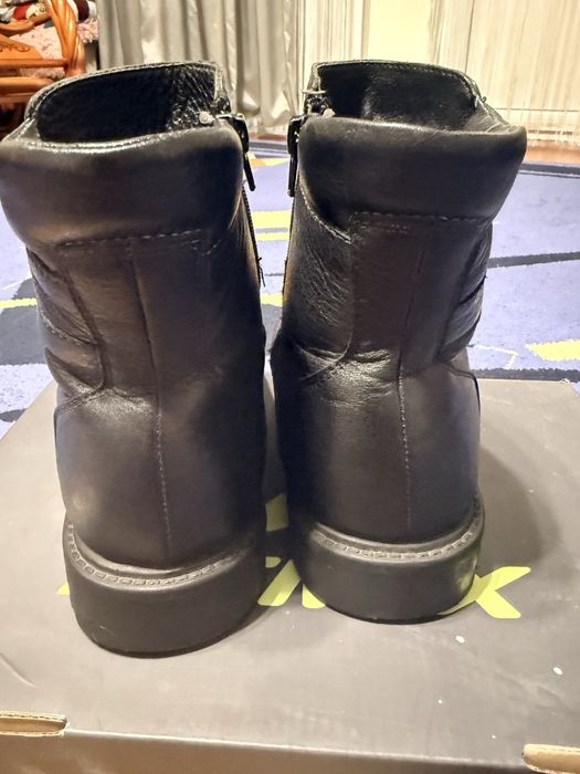 Продам зимние ботинки на меху