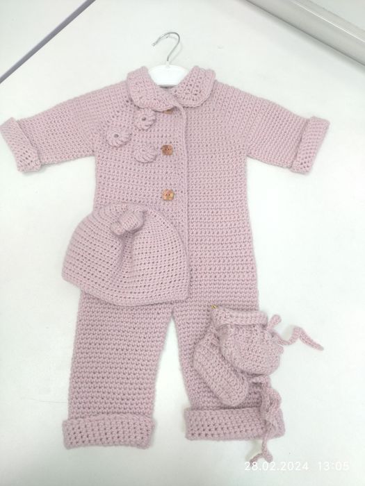 Комплект вязаный крючком на девочку