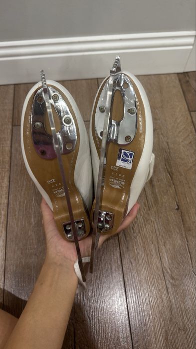 Продам коньки Edea Chorus 220 р