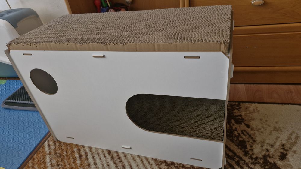 Дървена къщичка за котки