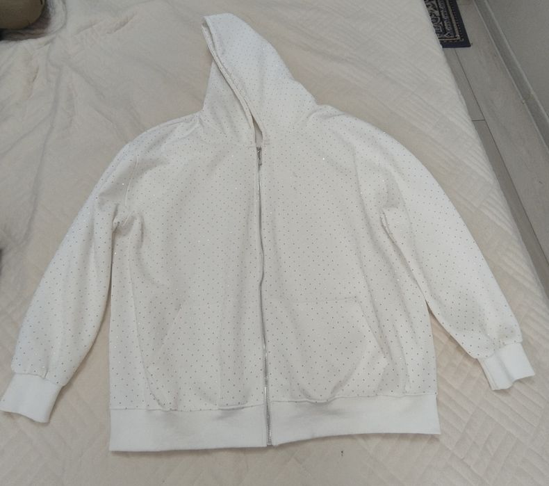 Женская одежда. .