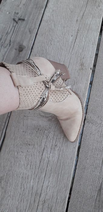 Botine marca  Dee Zee