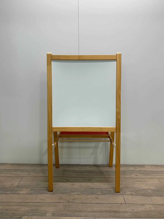 Șevalet IKEA – Stabil și Perfect pentru Artiști Mari și Mici