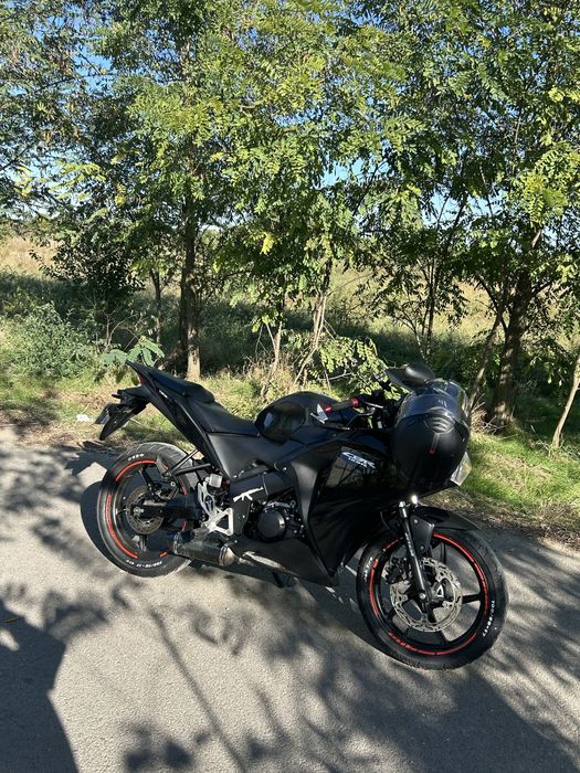 Vand motocicleta honda cbr 125