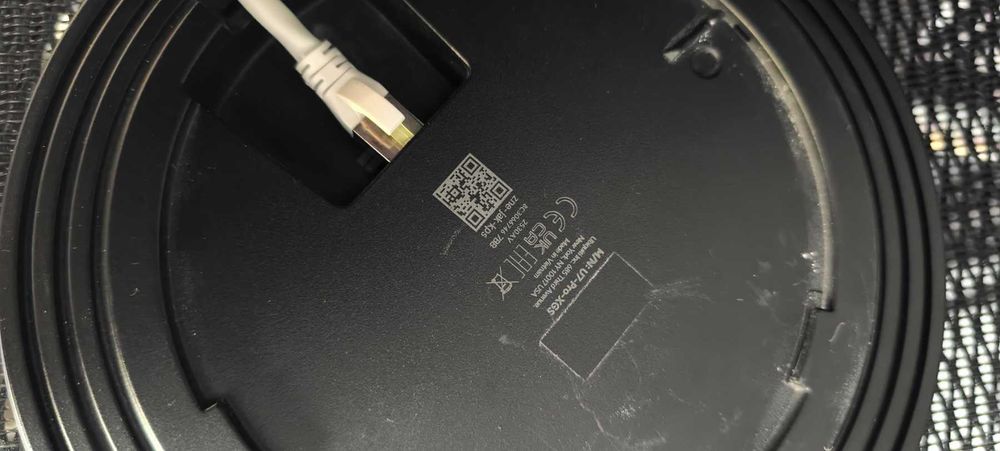 Ubiquiti UniFi U7 Pro XGS