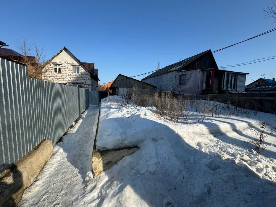 Дом с земельным учатском