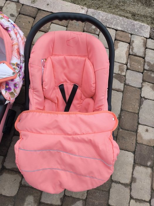 Vând Carucior bebelusi 3in1