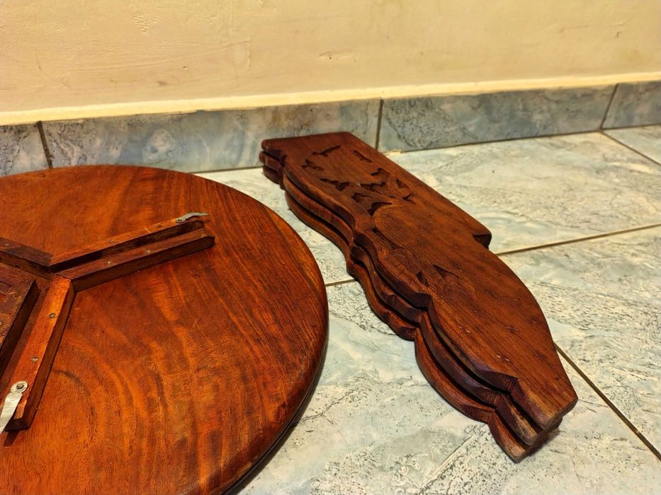 Прекрасна Дървена Масичка-Дърворезба