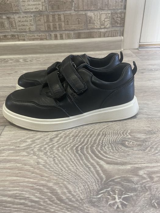 Продам детскую обувь