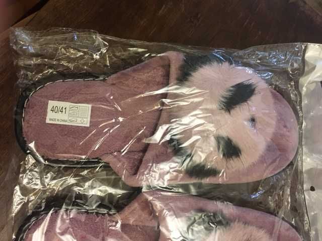 papuci de casa mov deschis, cu usuletul panda