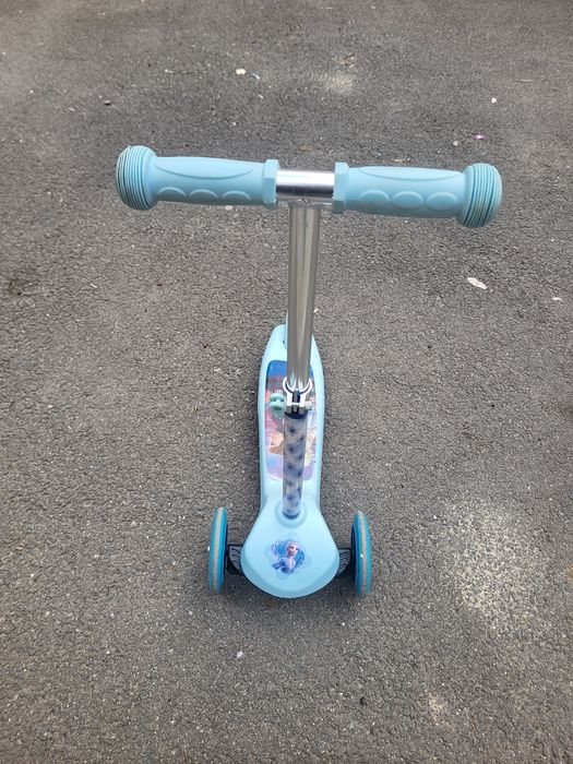 Trotineta Disney, reglabila pe inatltime, 3-6 ani