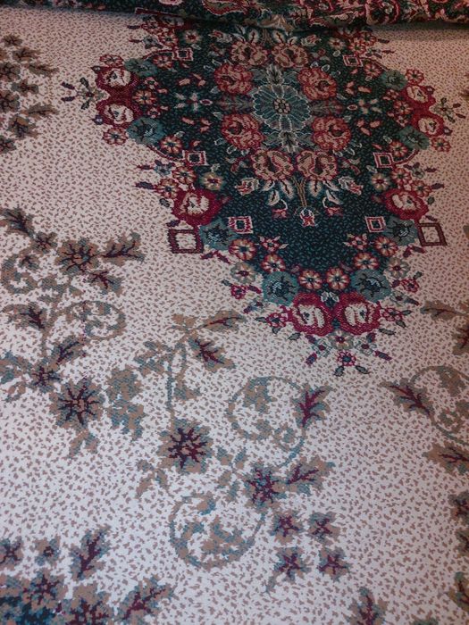 Ковёр шерстяной в хорошем состоянии