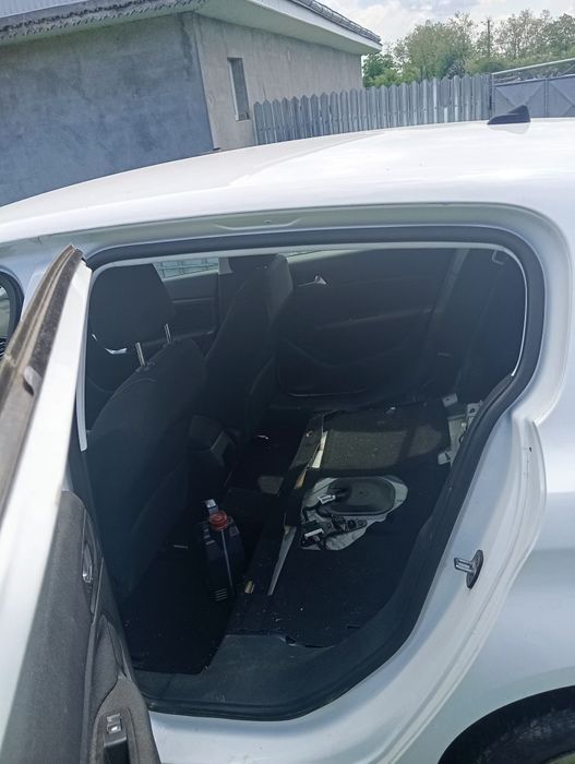 Vând peugeot 308