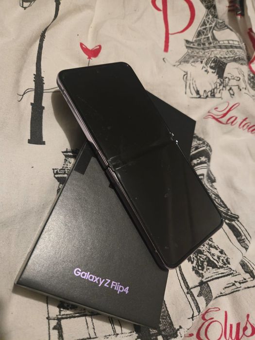 Продам Samsung Z flip 4