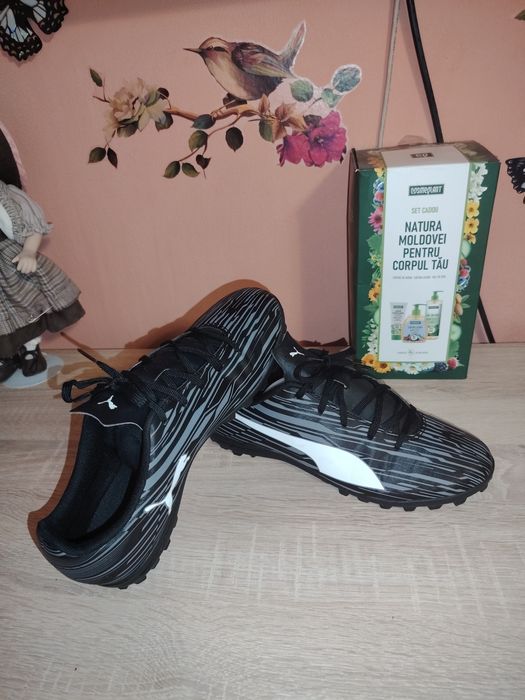 Crampoane baieti in stare foarte buna  putin purtaț..i