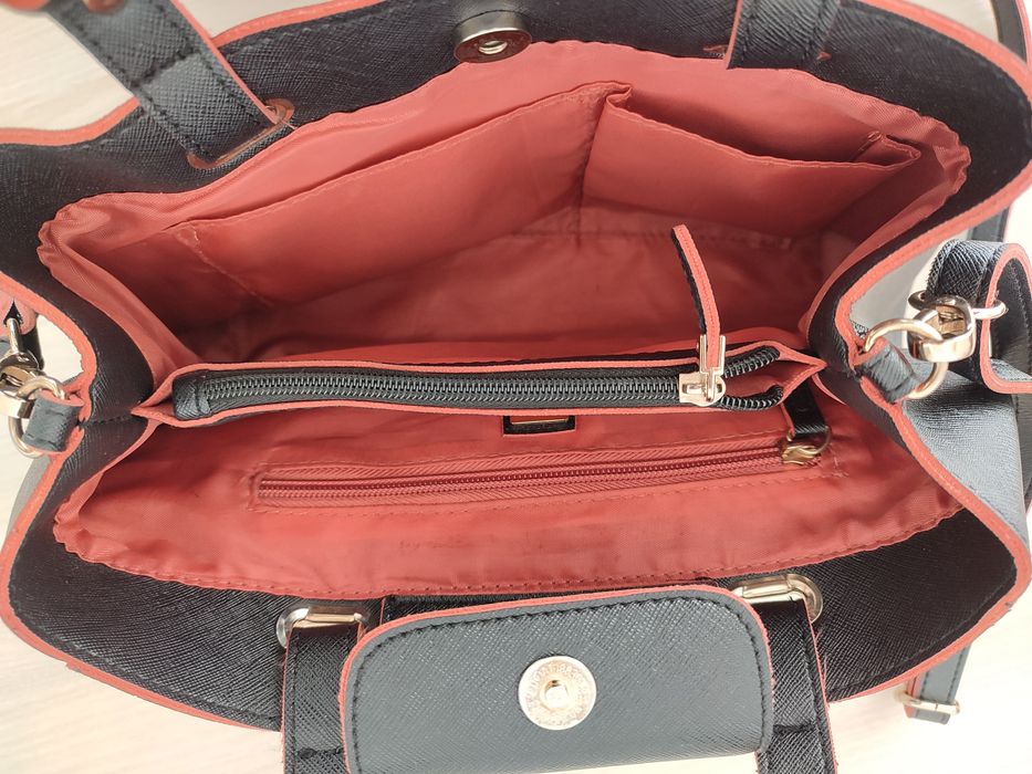 Чанта с дълга подвижна дръжка