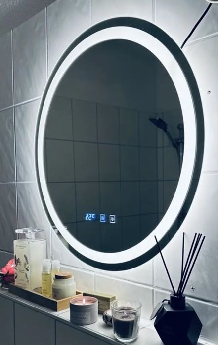 LED огледало с осветление и дигитален часовник
