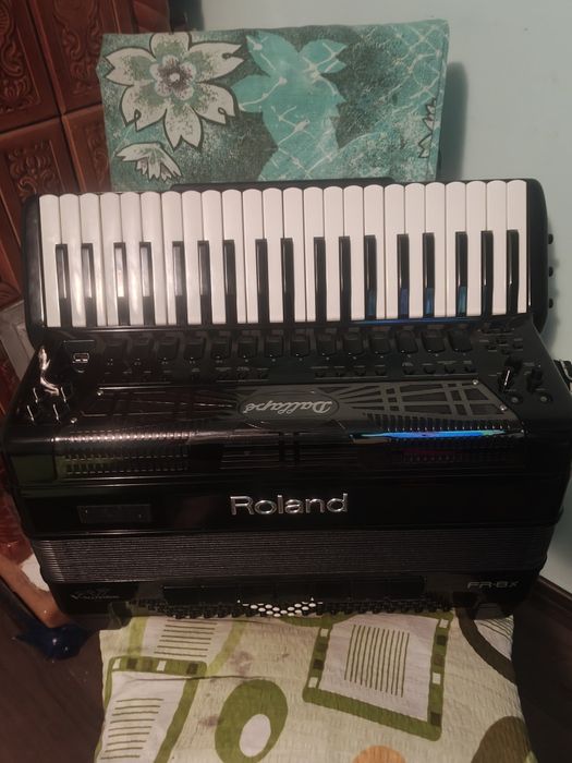 Vând acordeon Roland Dalape stare perfectă  funcționează perfect