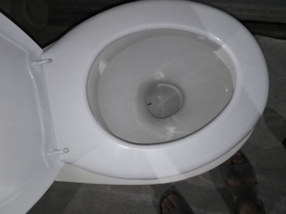 Продам унитазы бу