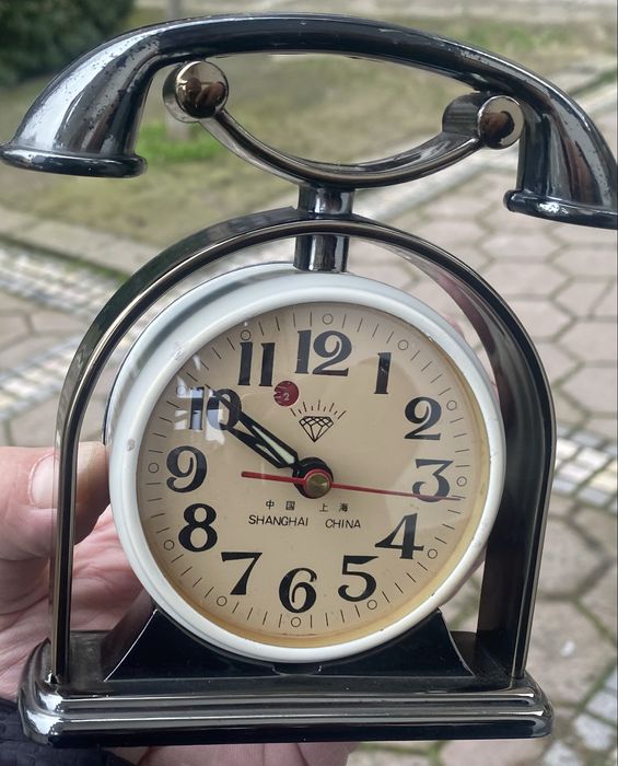 Стар механичен китайски будилник