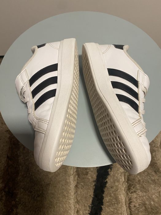 Adidasi Adidas marimea 33