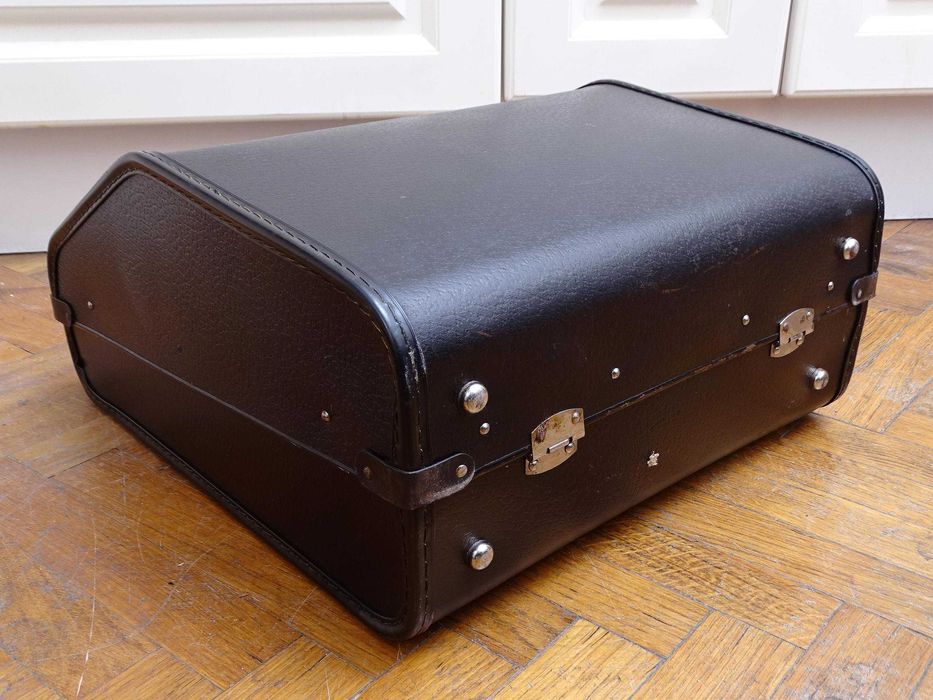 Много запазен куфар