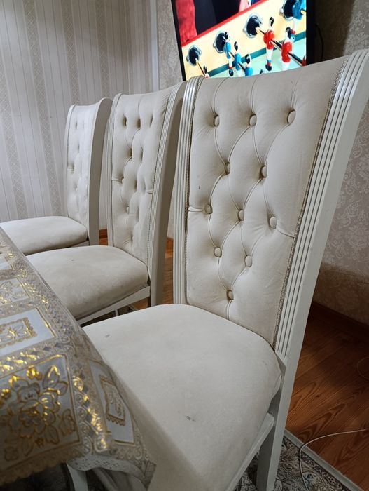 Стол ва стуллар  сотилади.
