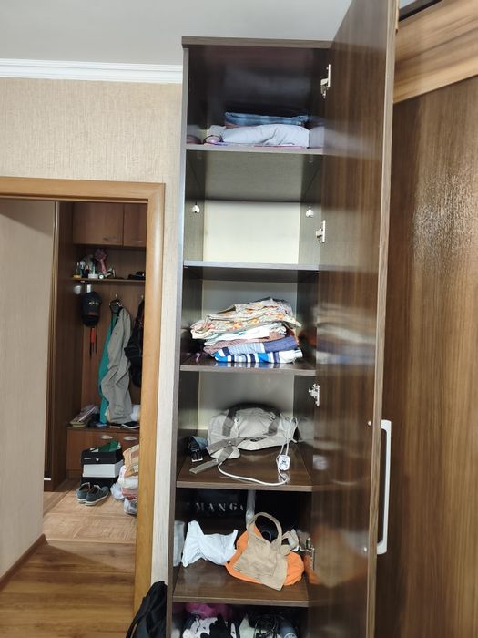 Продам угловой шкаф