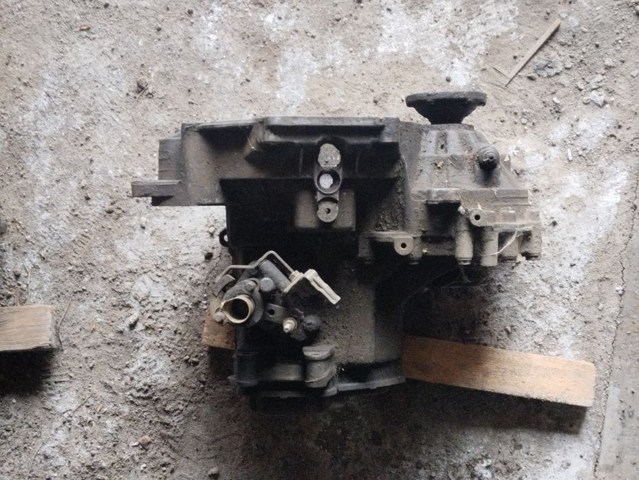 Продам Б/у КПП Пассат б3 на запчасти