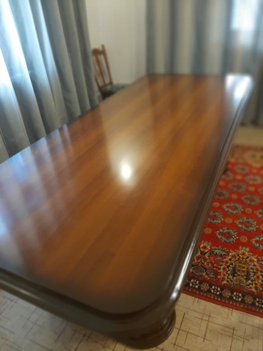 Стол для гостиной