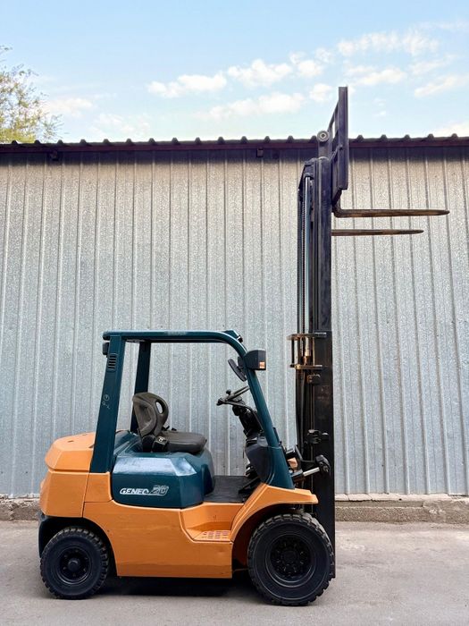 Вилочный погрузчик Toyota 7FG25 (2 тонник)