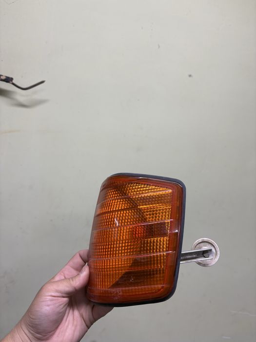 Продам Фар на Мерседес 190 W201 оригинал