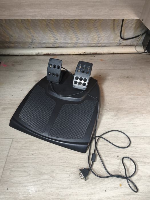 Игровой руль Logitech momo racing