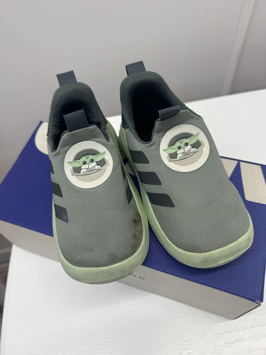 Продам кроссовки детские adidas