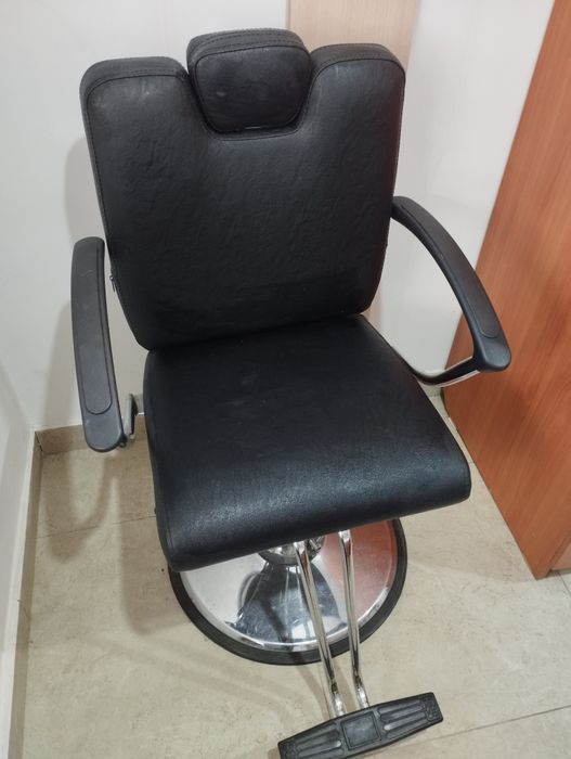 Продам кресло парикмахера