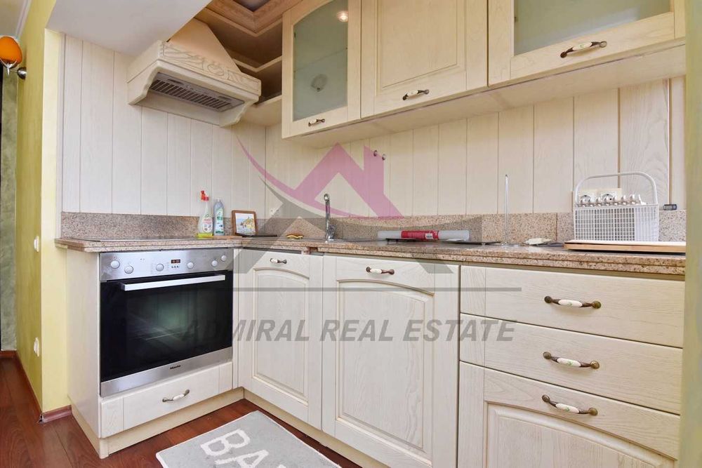 Дава се под наем Многостаен апартамент в Варна, Гръцка махала - 160 кв.м за 1100 € - Снимка #1