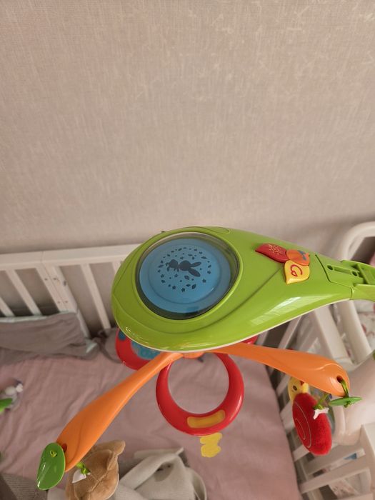 Музыкальный мобиль-проектор Chicco Magic Forest