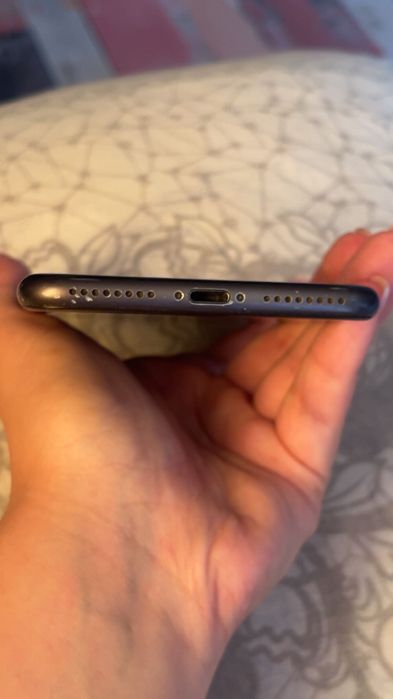 Продавам iPhone 8 Plus 256GB в черен цвят много добро състояние и напълно работещ телефон.