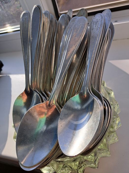 Столовые ложки и вилки