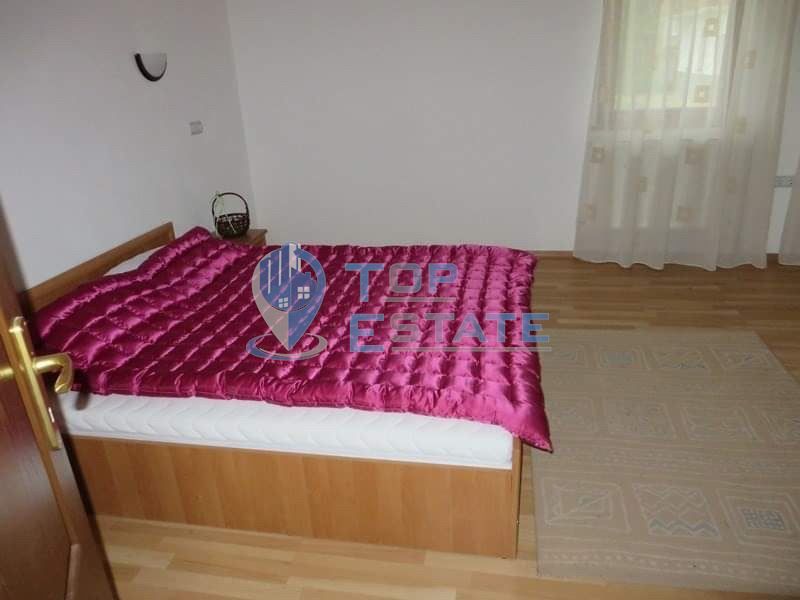 Новопостроена масивна къща в Тревненския балкан