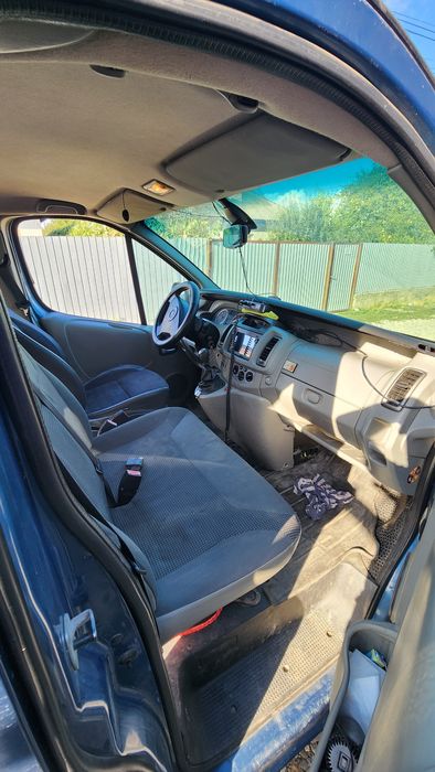 Opel vivaro 2009 - 2.0 cdti 114 cp