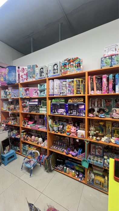 Продам витрины срочно