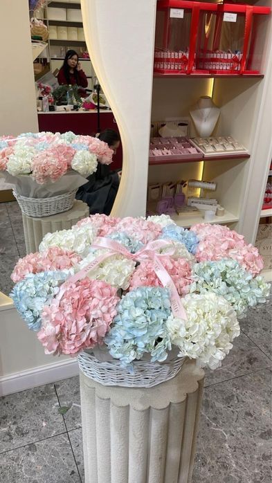 гортензия и тюльпан