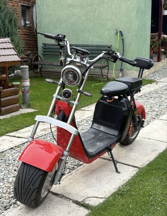 Scuter electric rosu