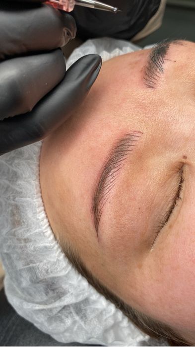 Перманент макияж бровей